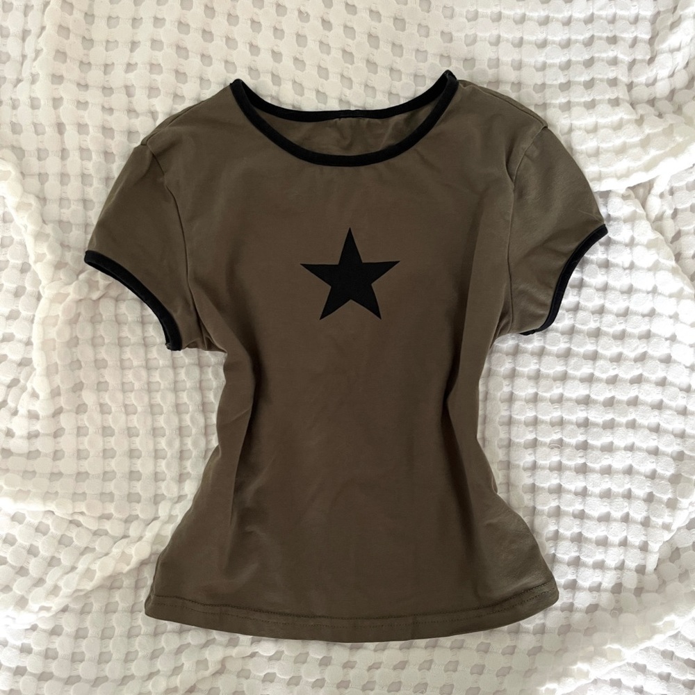 y2k star fitted t-shirt army green khaki rory gilmore